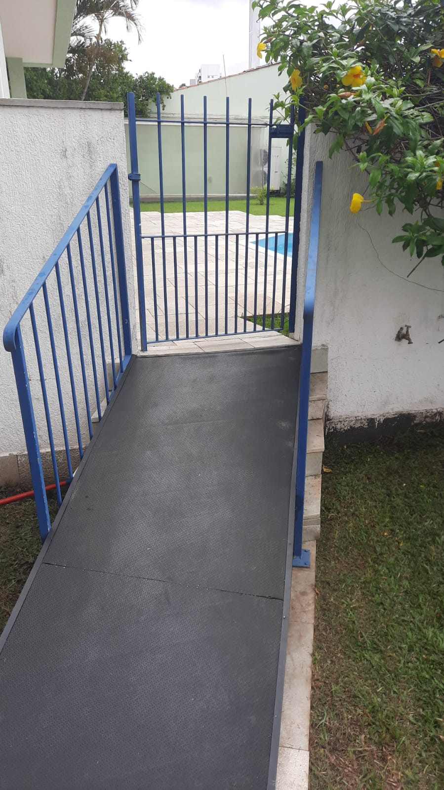 Portão deslizante com pintura eletrostática